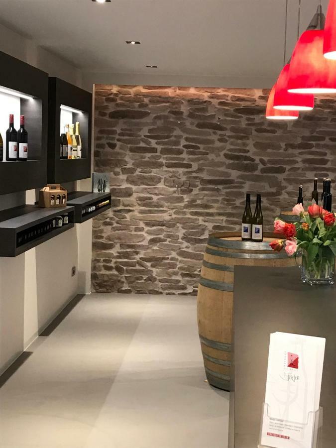 Gaestehaus Und Weingut Bernd Frieden Nittel Eksteriør billede